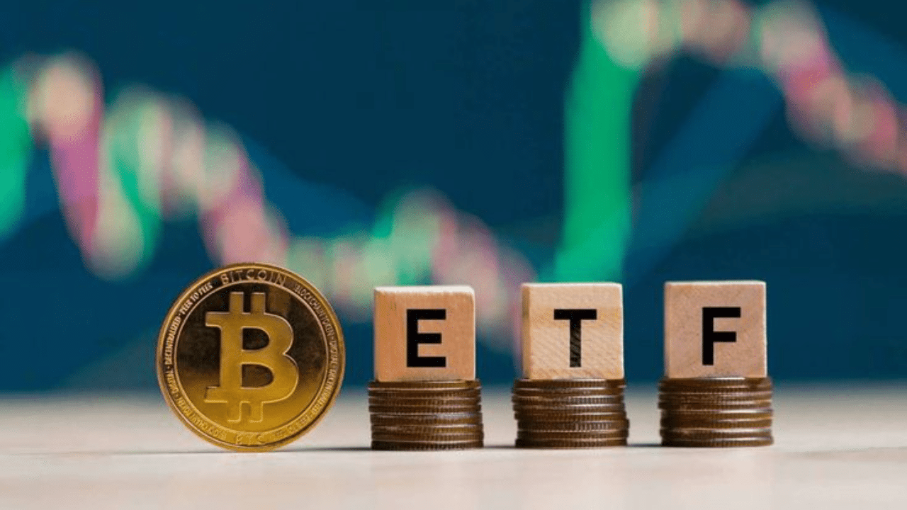 US Spot Bitcoin ETFs Record $423M this Week