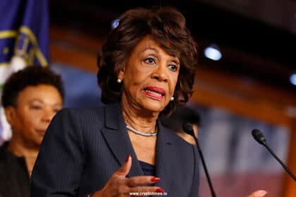 Democrats Aim To Block Trump’s Crypto Deals Amid Gala Dinner