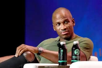 Arthur Hayes Warns New Stablecoin Ipos Are Just ‘Hot Potatoes’