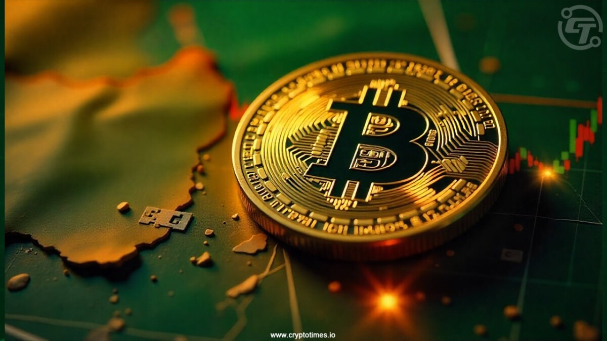 Bitcoin Nears $121K as Institutional and Retail Forces Shift