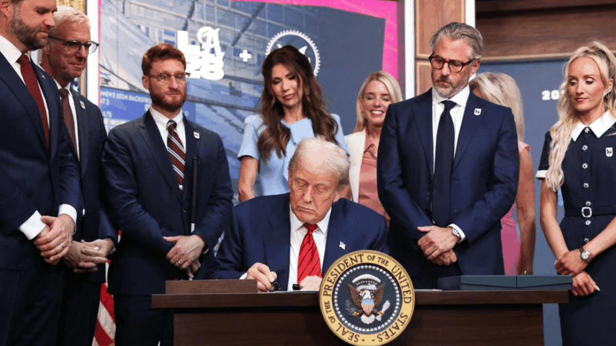 Trump Signs Executive Order to Curb ‘Unfair Debanking’ in Crypto