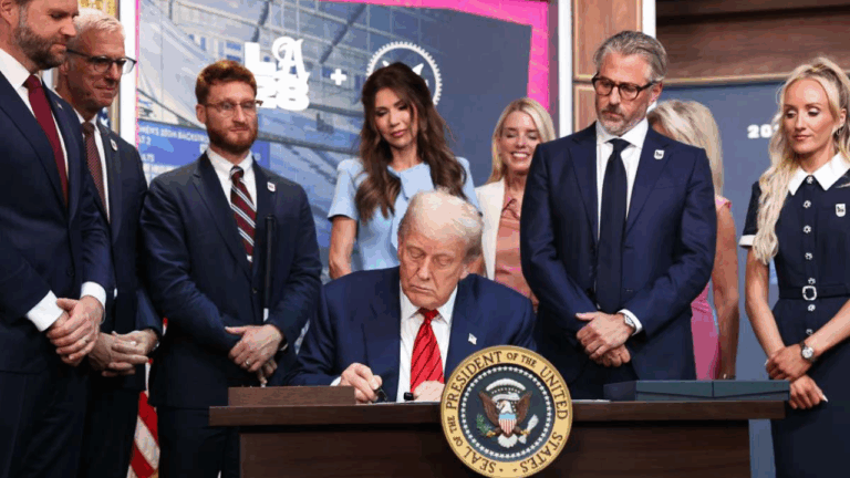 Trump Signs Executive Order to Curb ‘Unfair Debanking’ in Crypto