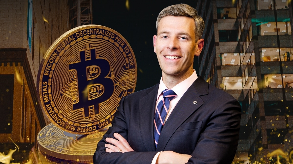 OCC chief Crypto Firms Deserve Equal Treatment in Bank Charters