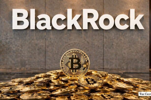 BlackRock Snaps Up $900M in Bitcoin in a 7 Days as IBIT and Strategy Fight for the Crown
