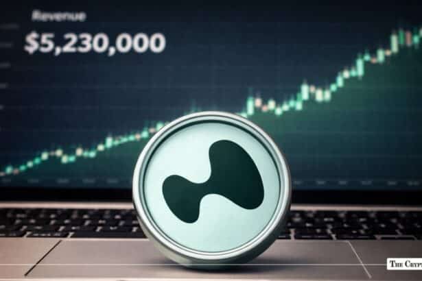 Hyperliquid Posts $5.23M Revenue Day — Biggest Since February as Bitcoin Tops $77K