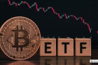U.S. Bitcoin ETFs Bleed $733M as BlackRock IBIT Leads Selling