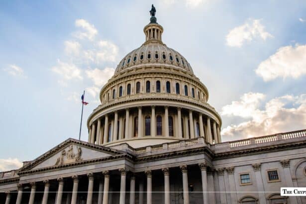 Pro-Crypto Senators Press Regulators to Replace Basel's Capital Rules