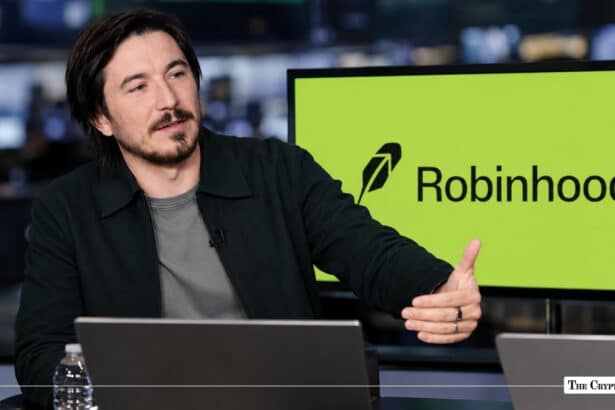 Robinhood Cuts 10% of Staff, Eliminating 290 Roles in Restructuring