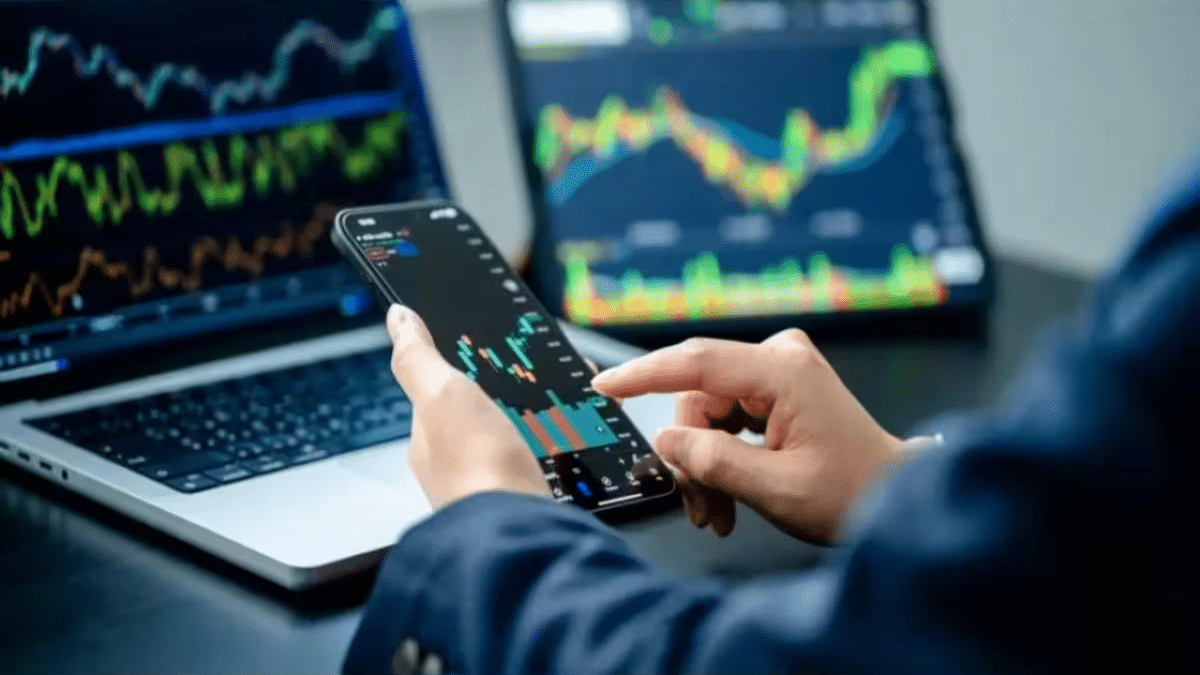 Crypto Stocks MSTR, COIN, HOOD Slide as Bitcoin Holds $64K While Altcoins DEXE & Zcash Surge