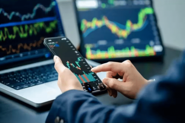 Crypto Stocks MSTR, COIN, HOOD Slide as Bitcoin Holds $64K While Altcoins DEXE & Zcash Surge