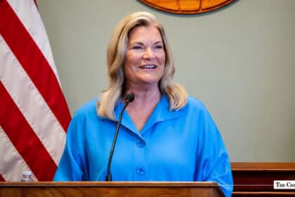 Lummis Cites BlockFi, Genesis to Push CLARITY Act Protections