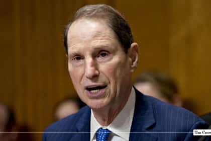 Wyden Demands Senate Keep Crypto Developer Shields in CLARITY Act