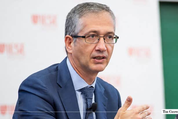 Bank for International Settlements General Manager Pablo Hernández de Cos speaking at a conference