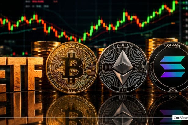 Bitcoin ETFs Lose $390M as Solana Funds Buck Broader Crypto Outflows