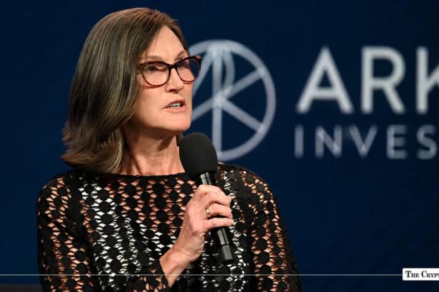 Cathie Wood's ARK Invest Buys $22.5M Block Stock, Sells Bullish (BLSH) & Trims SpaceX