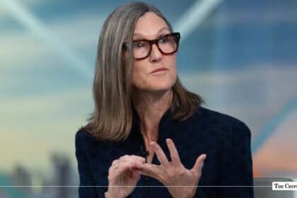 Cathie Wood’s ARK Invest Buys Securitize, Solana ETF as Palantir & Shopify Sales Continue