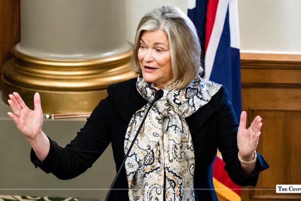 Lummis Says CLARITY Act Could Protect Crypto Users From Exchange Failures 