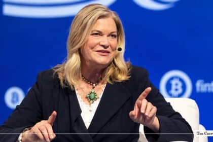Lummis Urges Senate to Advance CLARITY Act, Citing U.S. Financial Leadership