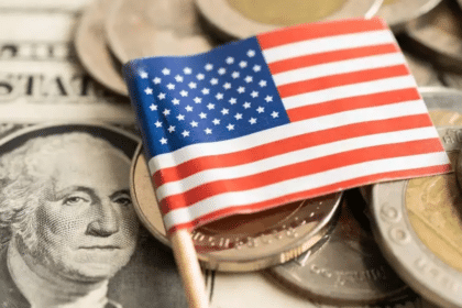 Trump Weighs Global Dollar Stablecoin Push to Defend Reserve Status & Lift Treasury Demand