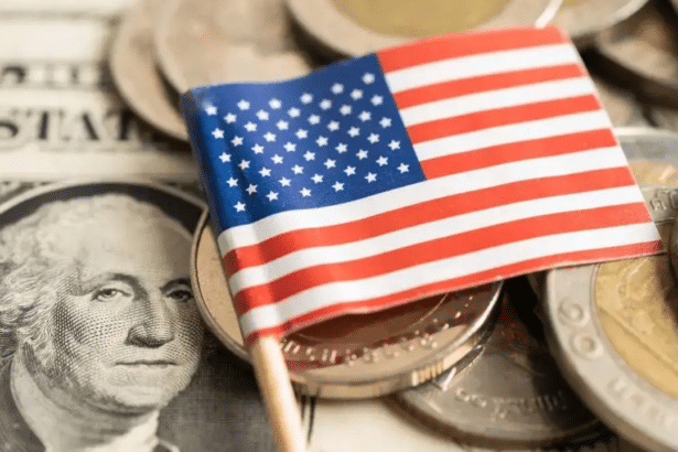 Trump Weighs Global Dollar Stablecoin Push to Defend Reserve Status & Lift Treasury Demand