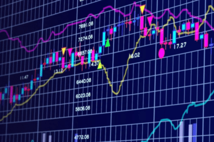 MSTR, COIN, CRCL End Week Lower as Bitcoin Miners CLSK, HUT, MARA Rally