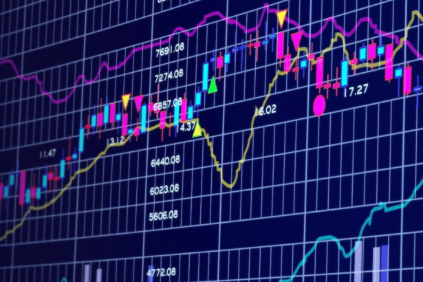 MSTR, COIN, CRCL End Week Lower as Bitcoin Miners CLSK, HUT, MARA Rally