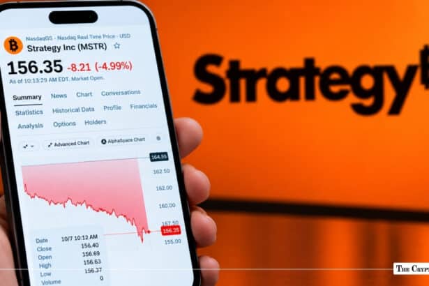 MSTR Shares Fall 5% as Bitcoin Drops Below $84K